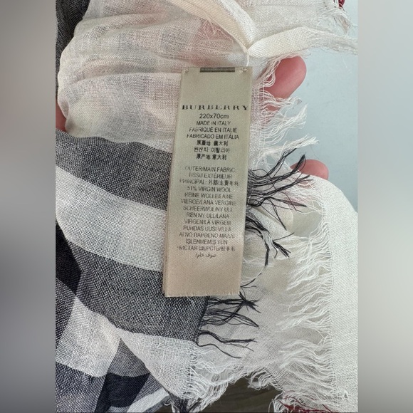 Authentic Burberry Lightweight Giant Check Wool & Silk Scarf in Stone Check - Picture 2 of 3